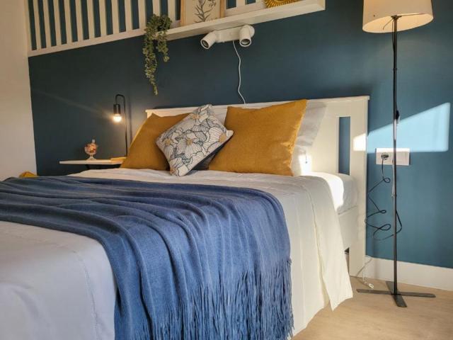 Alluring double bedroom in Carolines Baixes