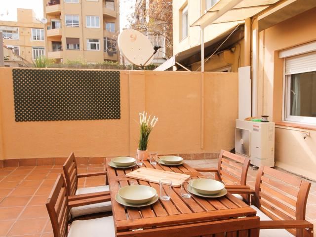 Alluring double bedroom near the famous Casa Milà