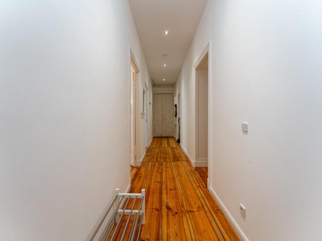 Alluring single bedroom in a 5 bedroom apartment near Warschauer Straße transport station