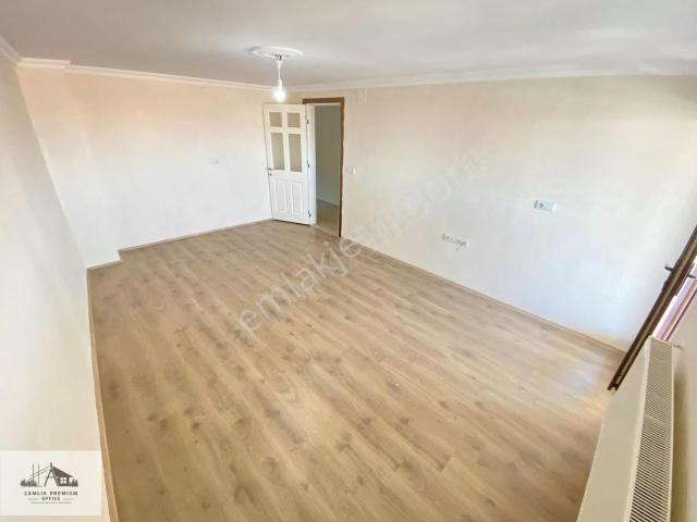 Allı Cami Arkası Kiralık 1+1 Ayrı Mutfaklı Geniş Balkonlu Daire