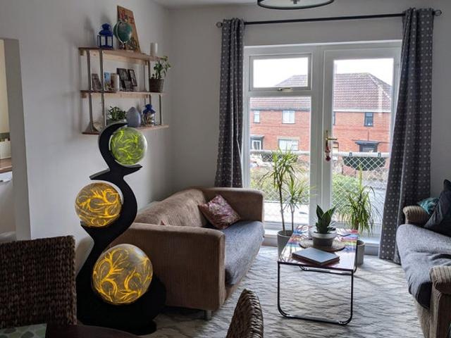All bills Included. 2 double bedroom flat in Whi
