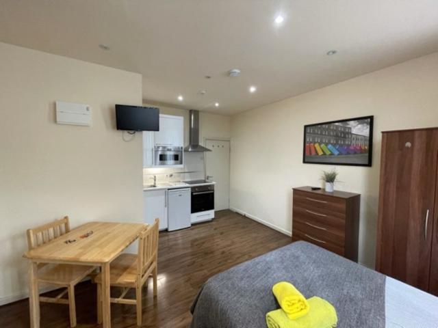 All Bills Included Cozy Studio Flat in Willesden