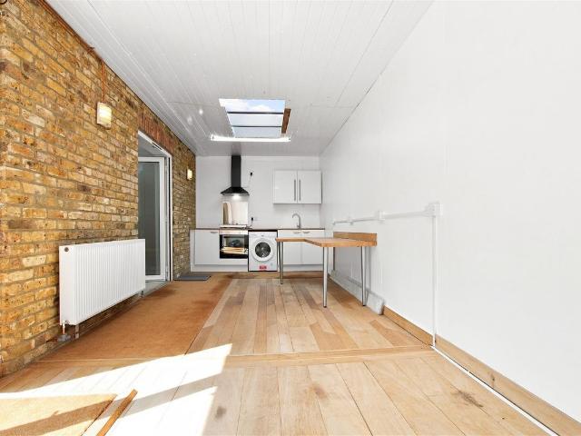 All Bills Included Strayfield Road, Enfield EN2, 1 bed flat to rent, £1,475 pcm | PrimeLocation