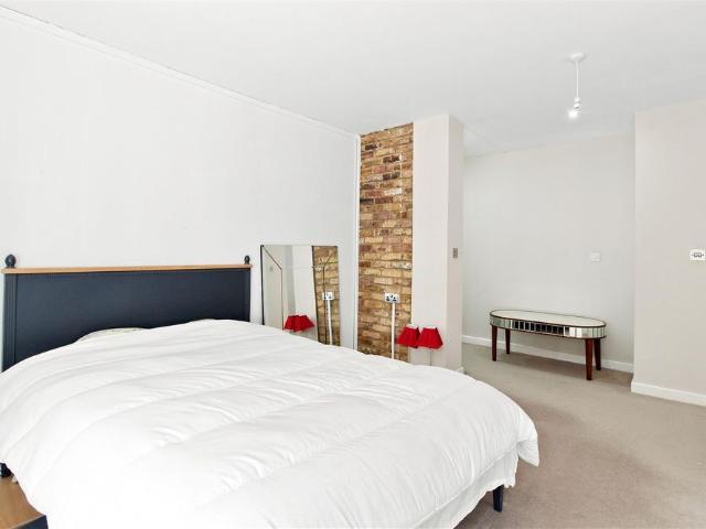 All bills Included Strayfield Road, Enfield EN2