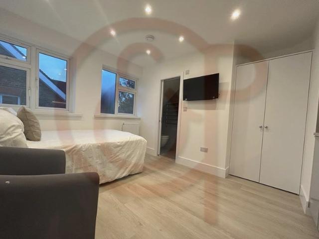 All bills included Refurbished Studio Chiswick