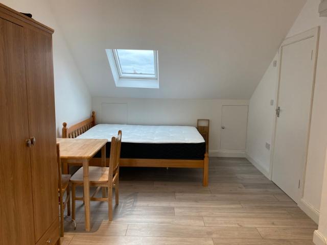 All Bills Inclusive Spacious Studio Seven Sisters