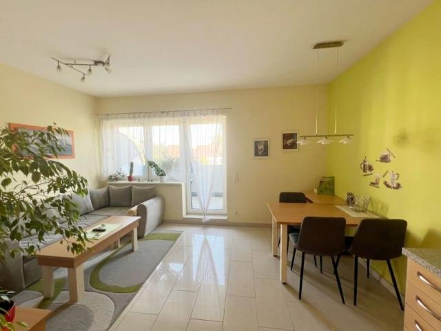 ALL IN: Attraktives, helles, voll möbliertes Apartment mit Terrasse inklusive alle Nebenkosten / attractive fully furnished apartment with terrace inclusive all other payments