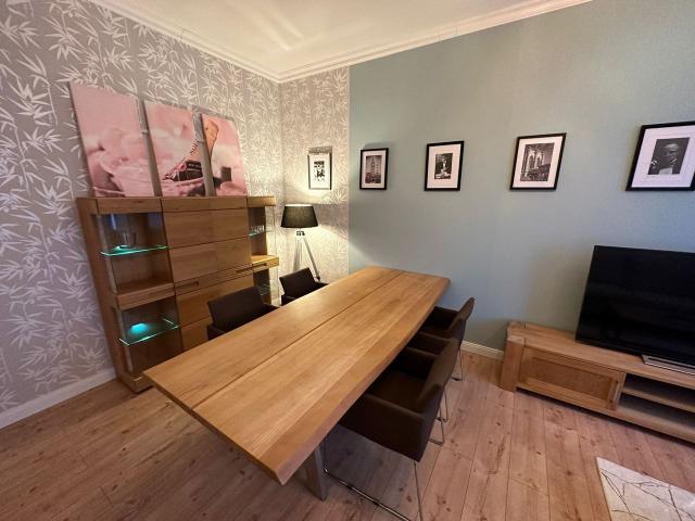 All incl. fully furnished apartment in Frankfurt am Main, with 90 sqm and 2 bedrooms, 1 living room, 1 kitchen, 1 bathroom, balcony and wifi, Frankfurt Amsterdam Apartments for Rent