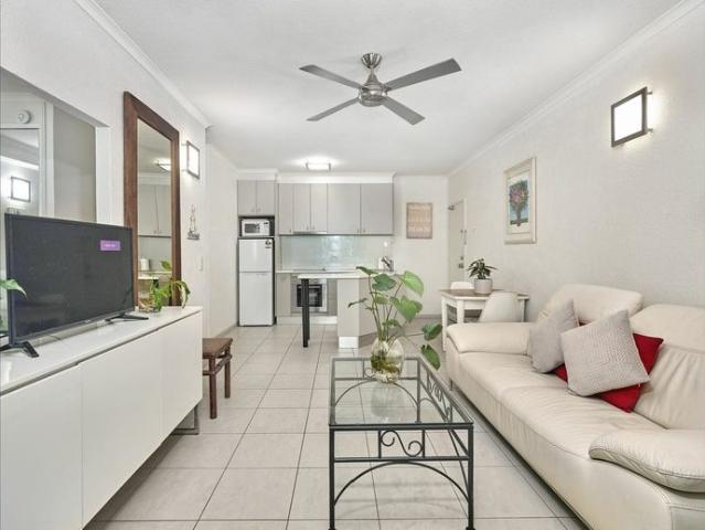 All Inclusive Fully Furnished 1 bedroom ground floor apartment Palm Cove