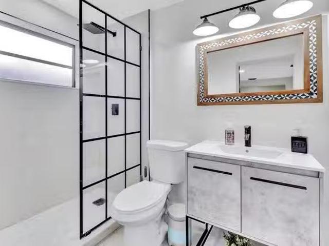 All‑Inclusive Furnished Rooms in Hialeah Wi‑Fi • Kitchen • La.
