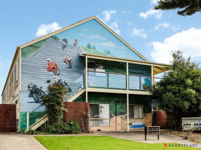 ALL INCLUSIVE LUXURY LIVING | Stylish One Bedroom Apartment with Utilities Included & Private Garage