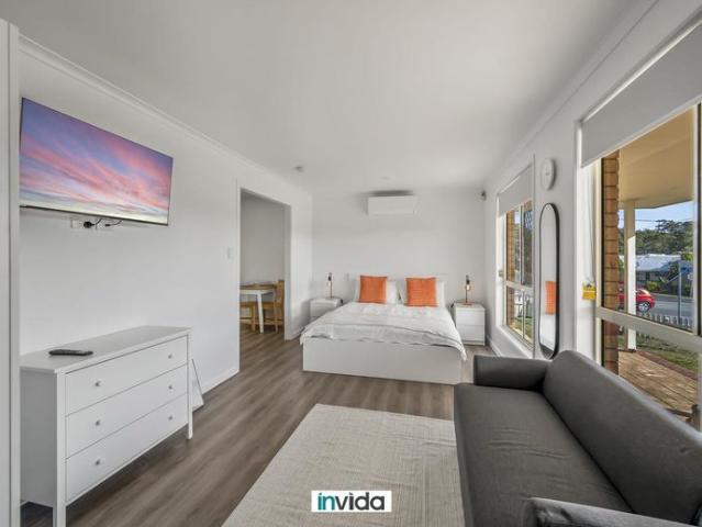 ALL INCLUSIVE LIVING: ENSUITE ROOM, INTERNET & BILLS COVERED, STEPS FROM THE BEACH. MULTIPLE ROOMS AVAILABLE!
