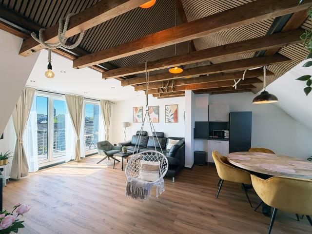 All inclusive living: renovated & fully furnished 2 room apartment with balcony for temporary rent in Cologne
