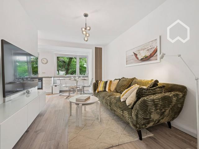 All inclusive Stylish 1 Bedroom Apartment with Balcony, Premium Furnishings & Cleaning Service – Prime Location near Königsallee, Dusseldorf Amsterdam Apartments for Rent