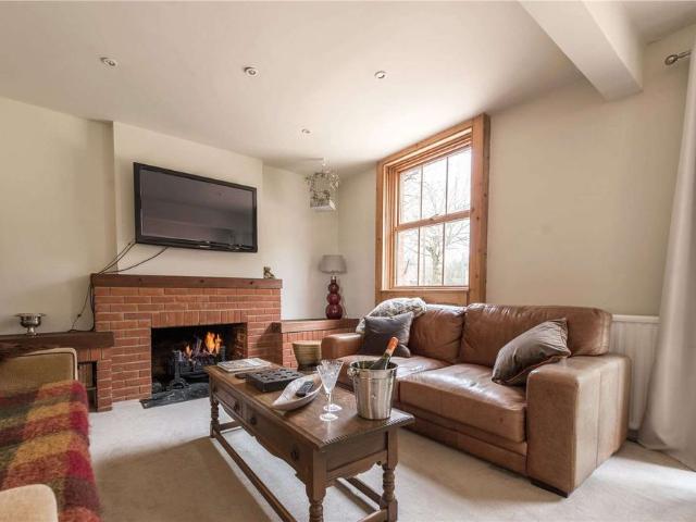All inclusive short let. Handsome Victorian farmhouse with rural view