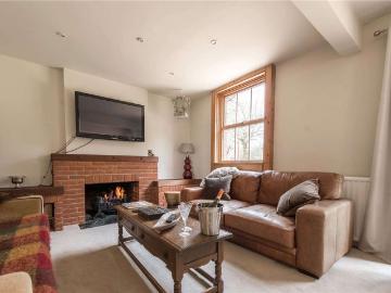 All inclusive short let. Handsome Victorian farmhouse with rural view