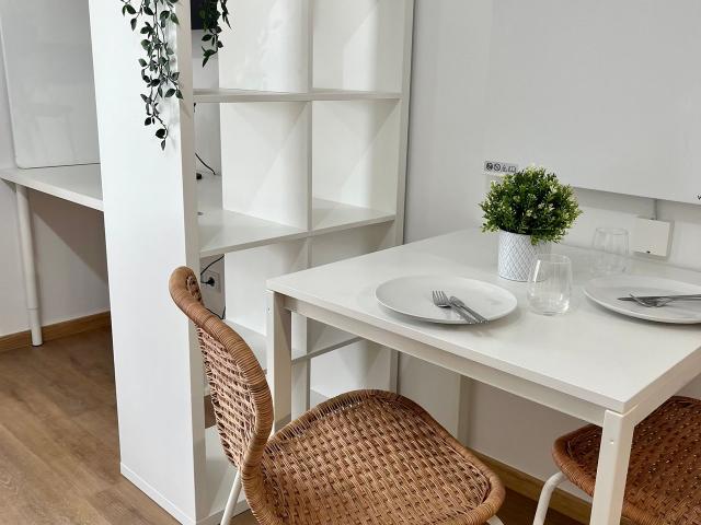 All inclusive 1 room apartment in a quiet location in the green district of Obermenzing, Munchen Amsterdam Apartments for Rent