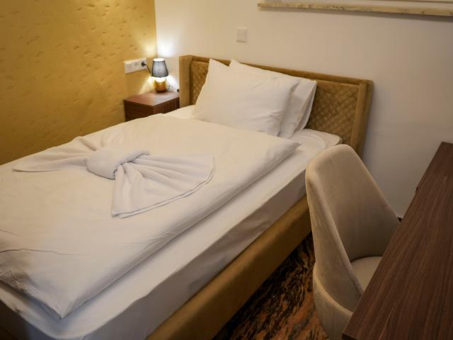 All Inclusive – 3 Room Apartment, Garbsen, 5 People, Kitchen & Bath, Balcony
