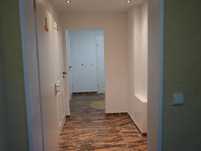 All Inclusive – 3 Room Apartment, Garbsen, 5 People, Kitchen & Bath, Balcony, Garbsen Amsterdam Apartments for Rent