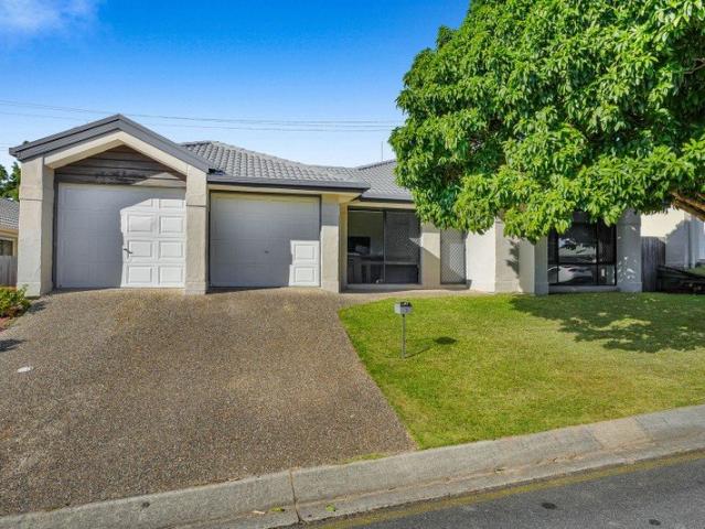All the Perks of a House With a Townhouse Price