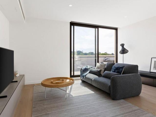 ALL UTILITIES INCLUDED PENTHOUSE APARTMENT WELL ABOVE YOUR AVERAGE RENTAL
