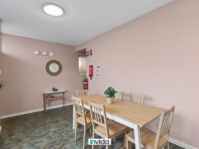 ALL YOU NEED BY THE BEACH! Secure, private suite style room with your own kitchenette & ensuite in a modern shared home. Internet & all bills included