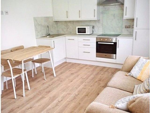 Allanfield, Edinburgh EH7, 3 bed flat to rent, £2,100 pcm | PrimeLocation