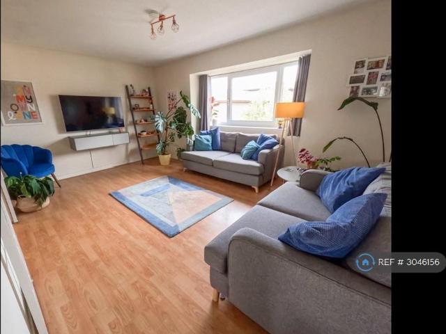 Allanfield, Edinburgh, EH7 2 bed flat to rent £1,800 pcm £415 pw