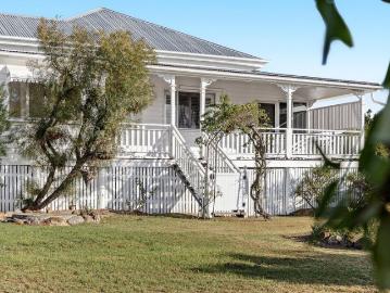 'Allaru' beautifully renovated Queenslander home on acreage on the outskirts of popular Allora