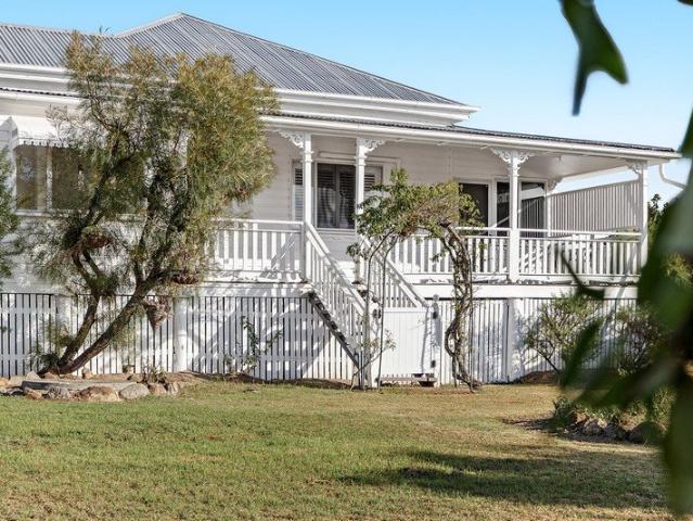 'Allaru' beautifully renovated Queenslander home on acreage on the outskirts of popular Allora
