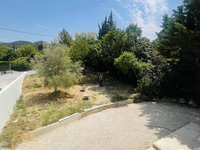 Allauch proche village