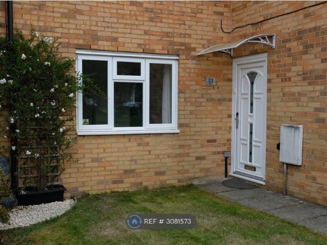 Allcot Close, Crawley RH11, 1 bed flat to rent, £1,200 pcm | PrimeLocation