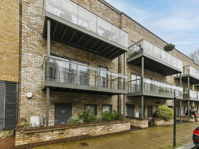 Allcroft Road, Kentish Town, London NW5 2 bed flat to rent £2,650 pcm £612 pw
