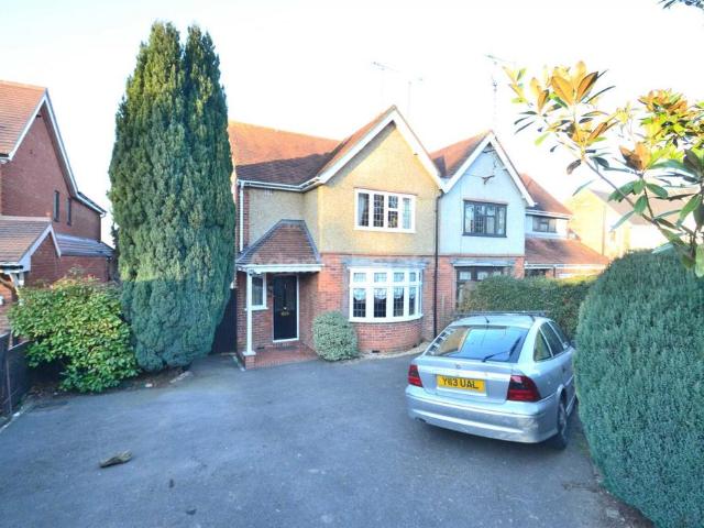 Allcroft Road, Reading 4 bed semi detached house to rent £2,660 pcm £614 pw