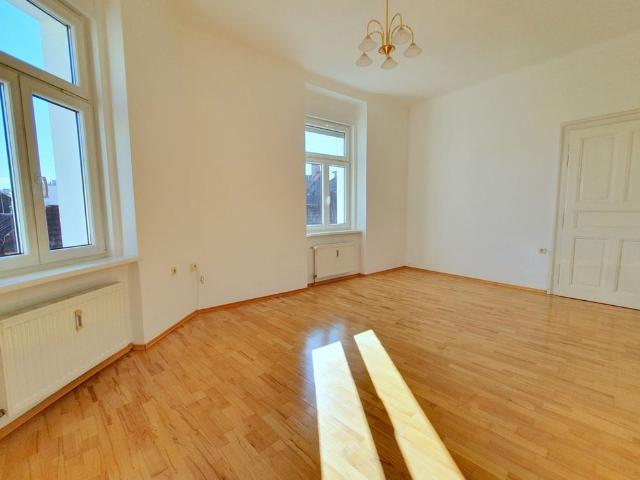 ALLE UNIS GUT ERREICHBAR !. Single und Pärchen Hit in zentraler City Lage.