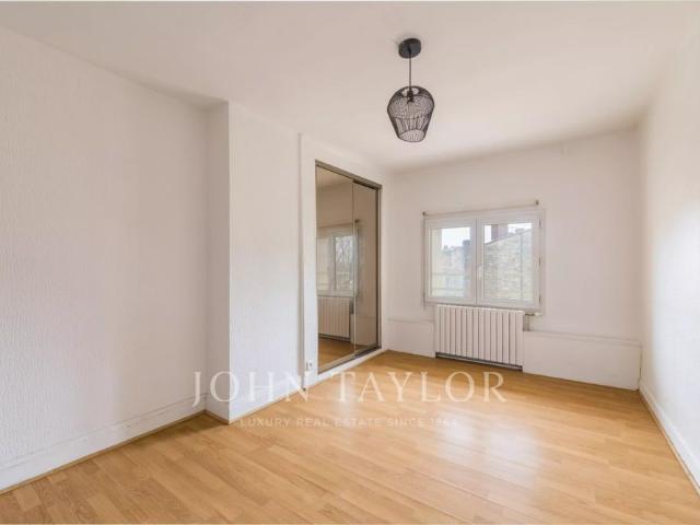 Allée de Chartres Appartement vide 3 chambres parking Exclusivité John Taylor Bordeaux
