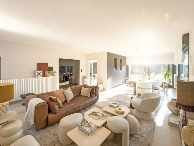 Alleenstaande en verzorgde villa met 3 slaapkamers en ee.