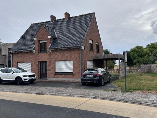 Alleenstaande woning met 3 slaapkamers en tuin te Koekelare