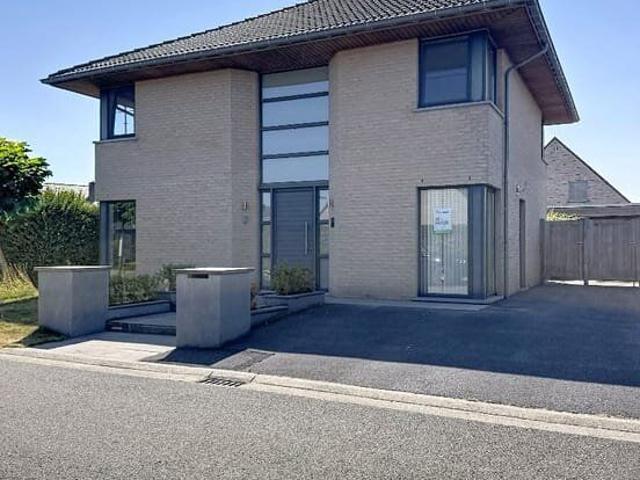 Alleenstaande woning met 3 slaapkamers en garage te Koekela