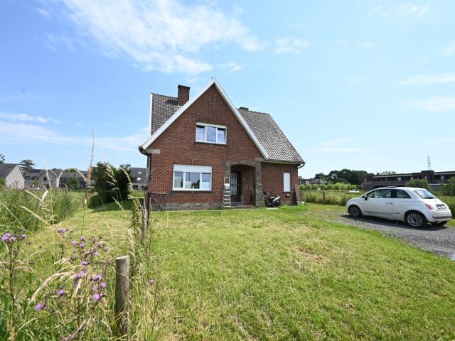 Alleenstaande woning met ruime tuin in Izegem Bosmolens te huur!