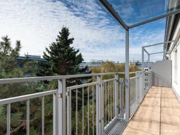 ALLEIN ODER ZU ZWEIT PERFEKT AUFGETEILTE 2 ZIMMERDACHGESCHOSSWOHNUNG MIT GROSSER TERRASSE