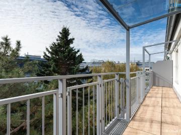 ALLEIN ODER ZU ZWEIT PERFEKT AUFGETEILTE 2 ZIMMERDACHGESCHOSSWOHNUNG MIT GROSSER TERRASSE