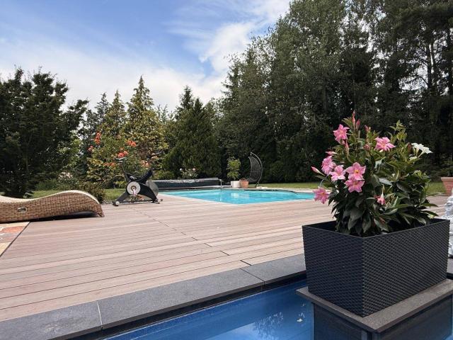 Alleinlage im Wienerwald: 1,24 ha Natur, Teich, Pool & ein Haus zum Ankommen