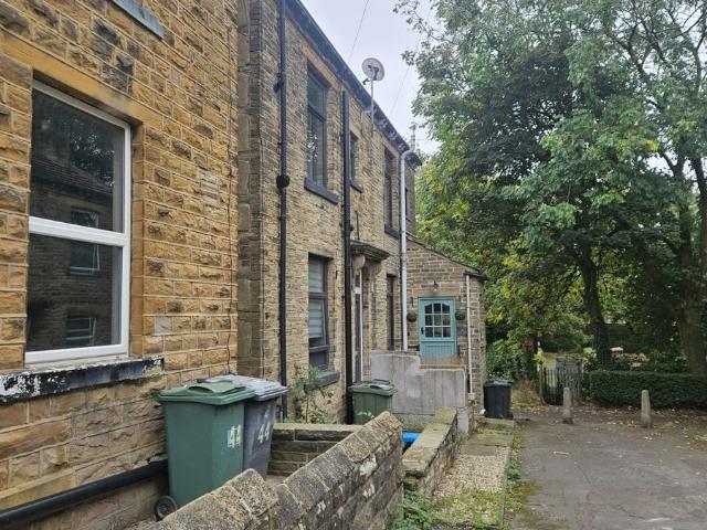 Allen Croft, Bradford BD11, 2 bed terraced house to rent, £695 pcm | PrimeLocation