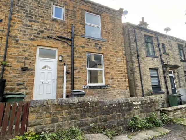 Allen Croft, Bradford BD11, 2 bed terraced house to rent, £795 pcm | PrimeLocation