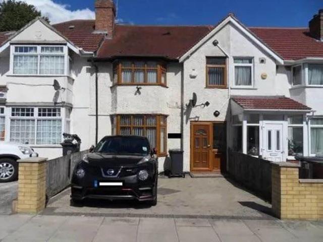 Allenby Road Southall UB1 3 bed terraced house to rent £2,300 pcm £531 pw