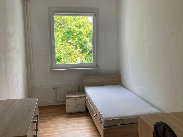 Alles vor der Haustür im WG Zimmer in Geras Zentrum
