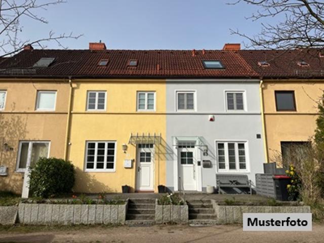 Alles, was es braucht, um sich wohlzufühlen Einfamilienhaus, Garten und Carport