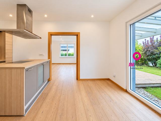 Alles auf einer Ebene in Köstendorf – Bungalow mit Garten, Terrasse & Doppelgarage