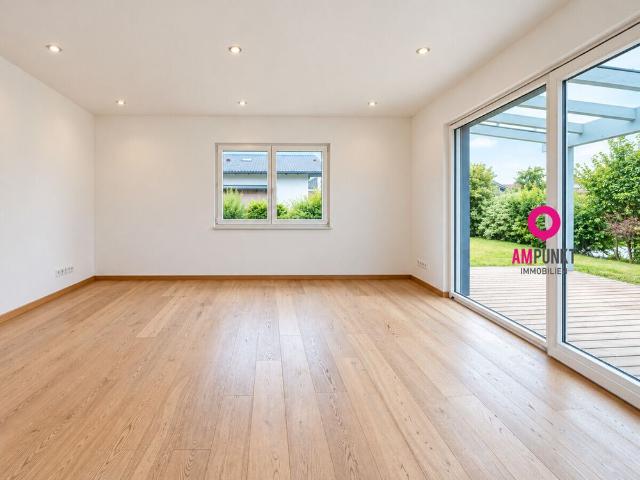 Alles auf einer Ebene in Köstendorf – Bungalow mit Garten, Terrasse & Doppelgarage
